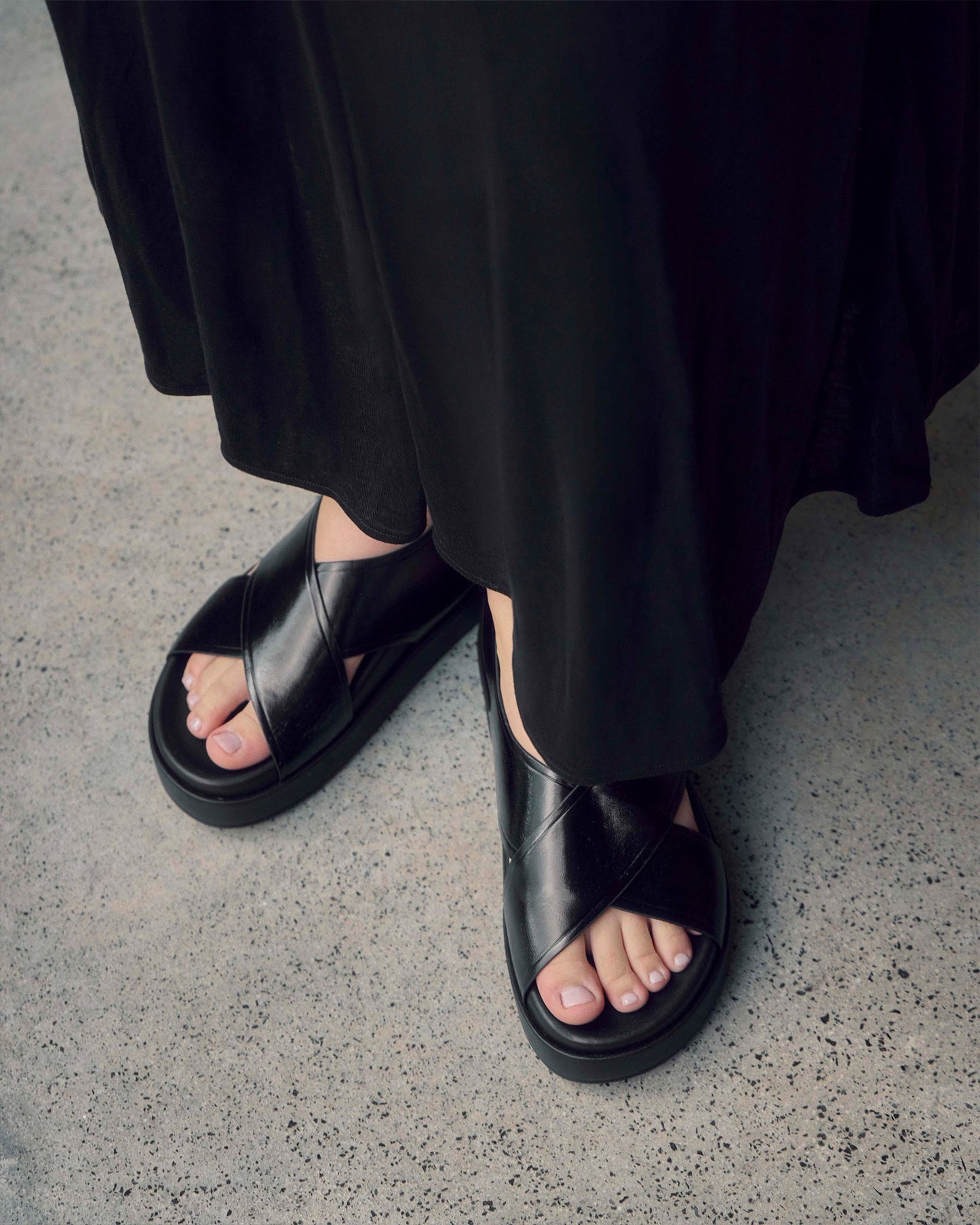 WALT FLAT SANDALS BLACK LEATHER