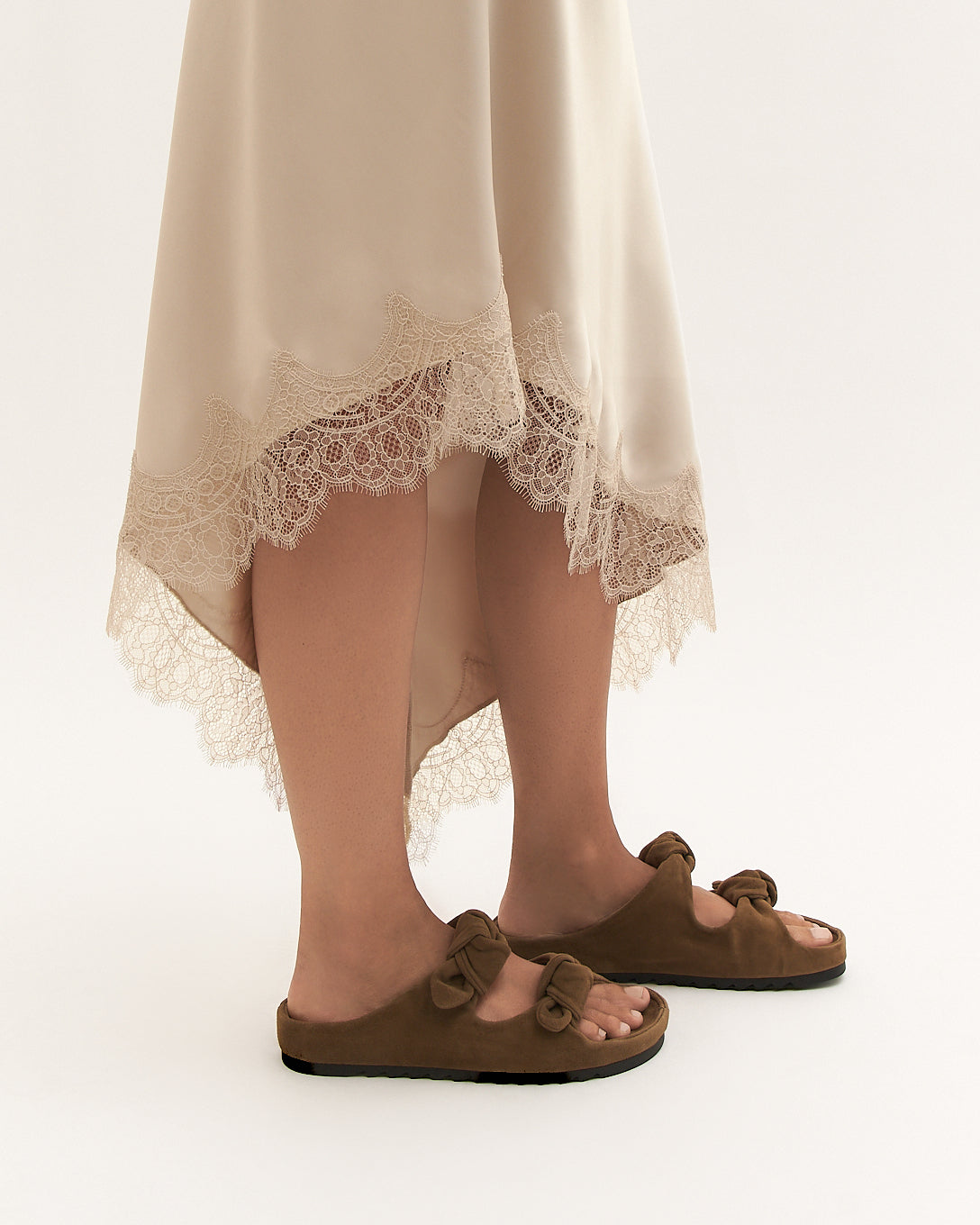 BLOSSOM FLAT SANDALS OLIVE SUEDE