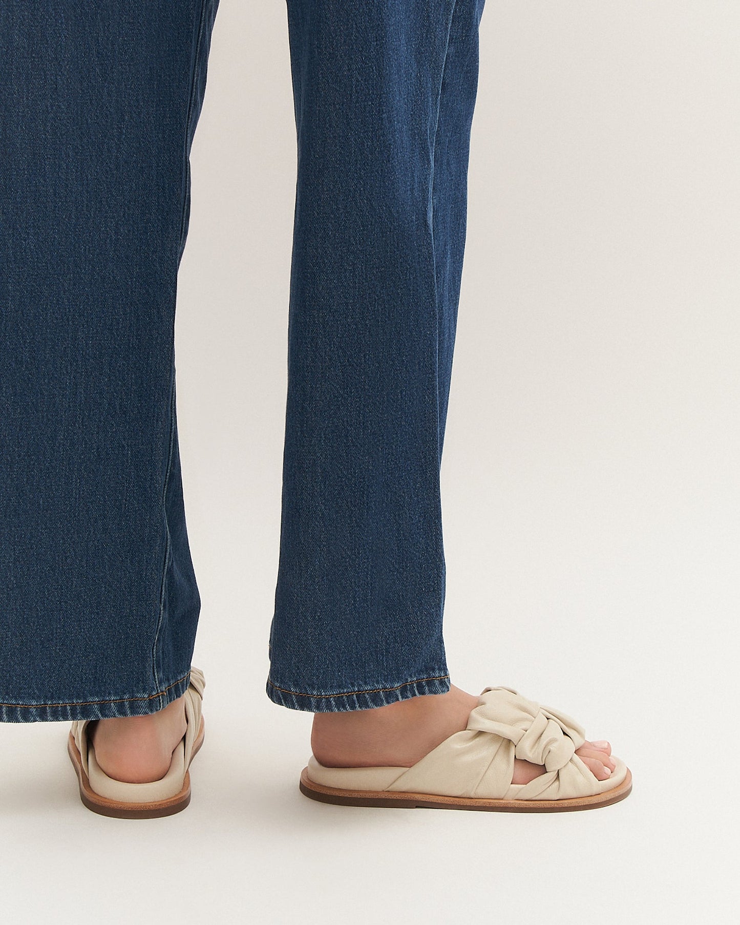 OLLIE FLAT SANDALS OFF WHITE LEATHER